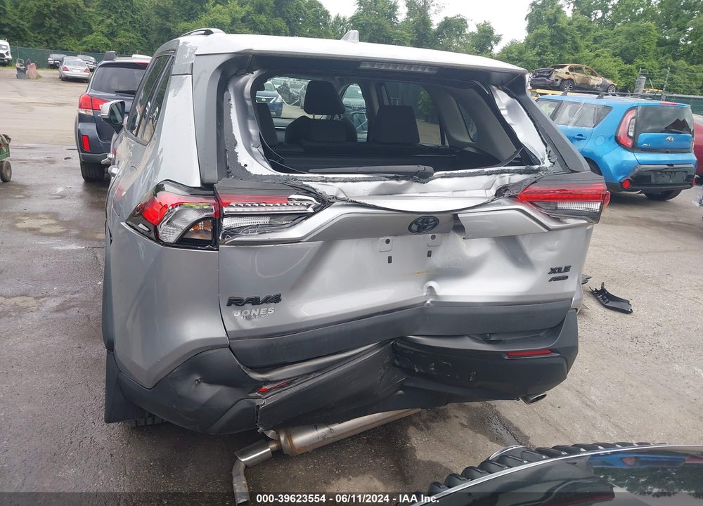 2021 TOYOTA RAV4 XLE VIN: 2T3P1RFV4MC181707