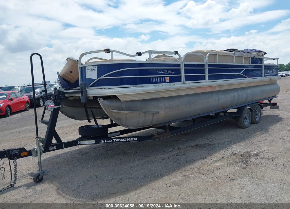 2017 SUNTRACKER PH30 PONTOON BOAT VIN: BUJ18707D717