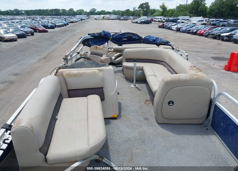 2017 SUNTRACKER PH30 PONTOON BOAT VIN: BUJ18707D717