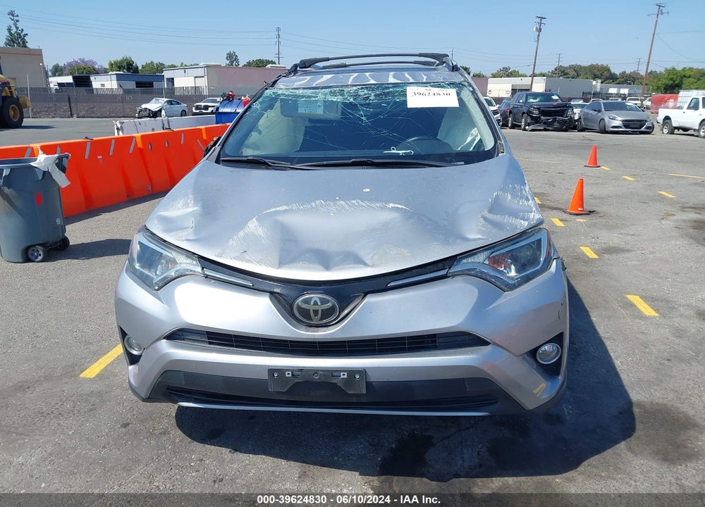 2018 TOYOTA RAV4 XLE VIN: JTMWFREVXJJ173053