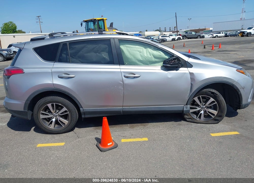 2018 TOYOTA RAV4 XLE VIN: JTMWFREVXJJ173053