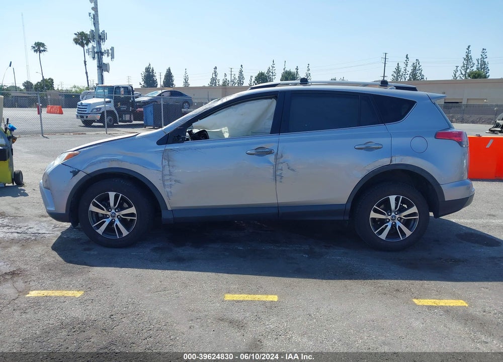 2018 TOYOTA RAV4 XLE VIN: JTMWFREVXJJ173053