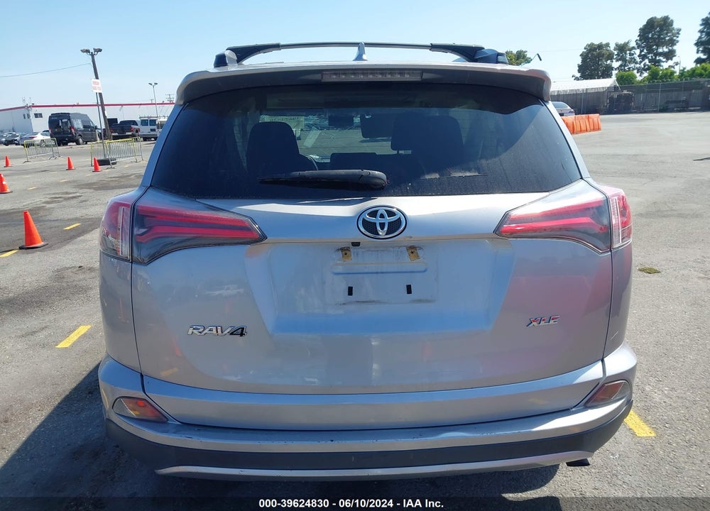 2018 TOYOTA RAV4 XLE VIN: JTMWFREVXJJ173053