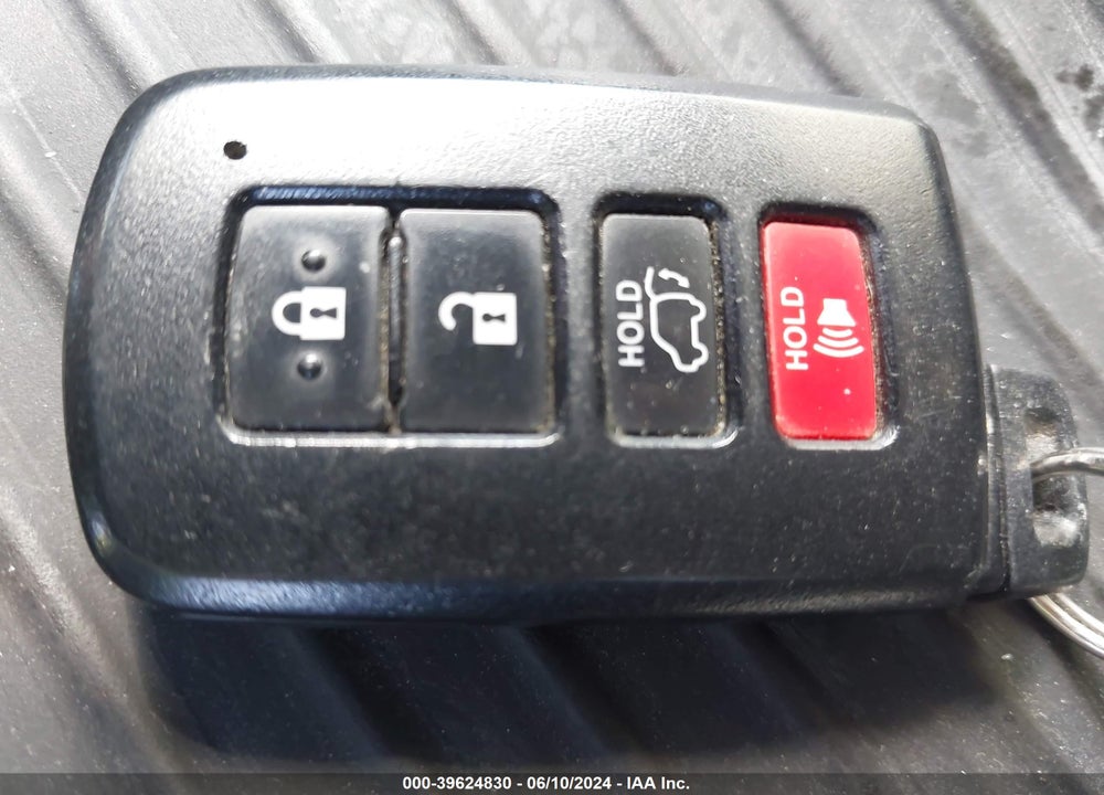 2018 TOYOTA RAV4 XLE VIN: JTMWFREVXJJ173053