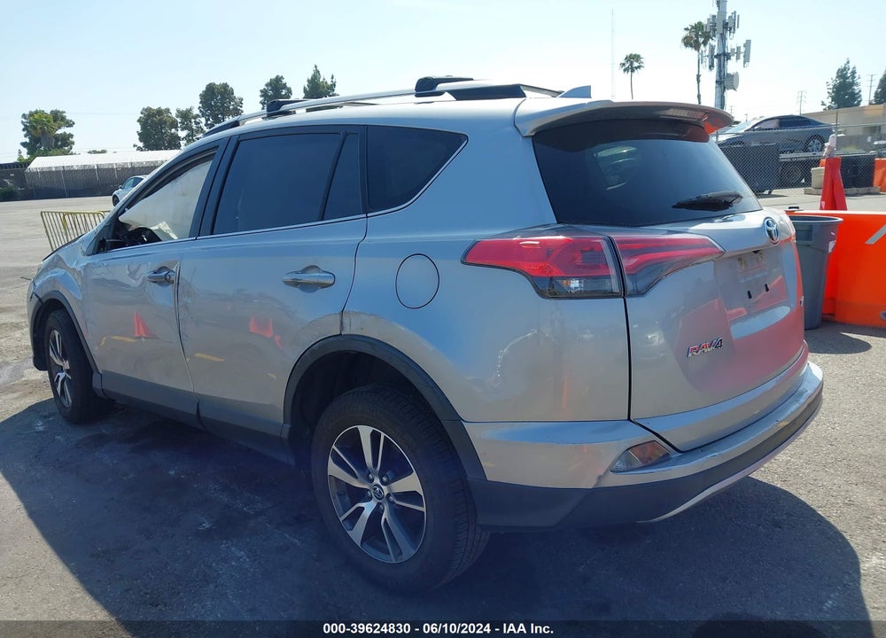 2018 TOYOTA RAV4 XLE VIN: JTMWFREVXJJ173053