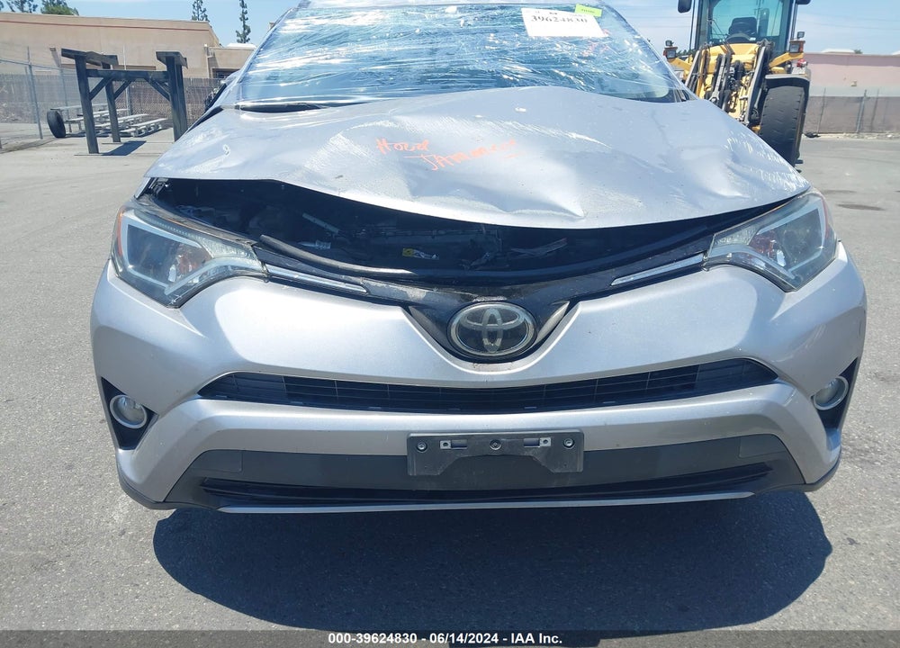 2018 TOYOTA RAV4 XLE VIN: JTMWFREVXJJ173053