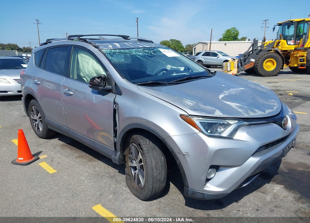 2018 TOYOTA RAV4 XLE VIN: JTMWFREVXJJ173053