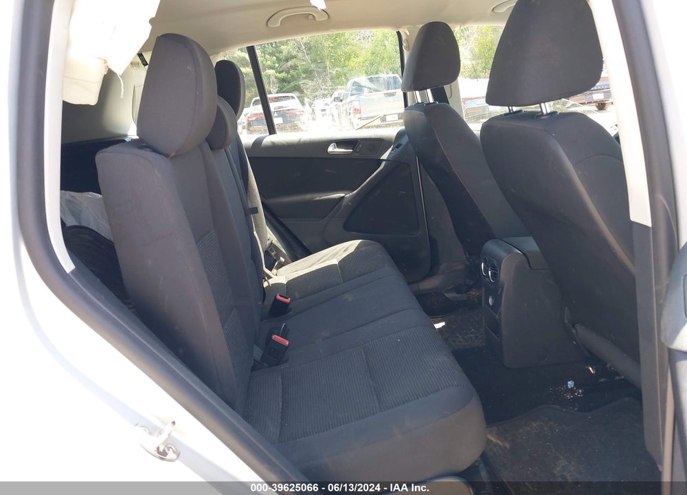 2015 VOLKSWAGEN TIGUAN S VIN: WVGBV7AX7FW501144