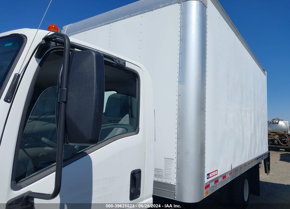 2018 ISUZU NPR HD VIN: JALC4W166J7009140