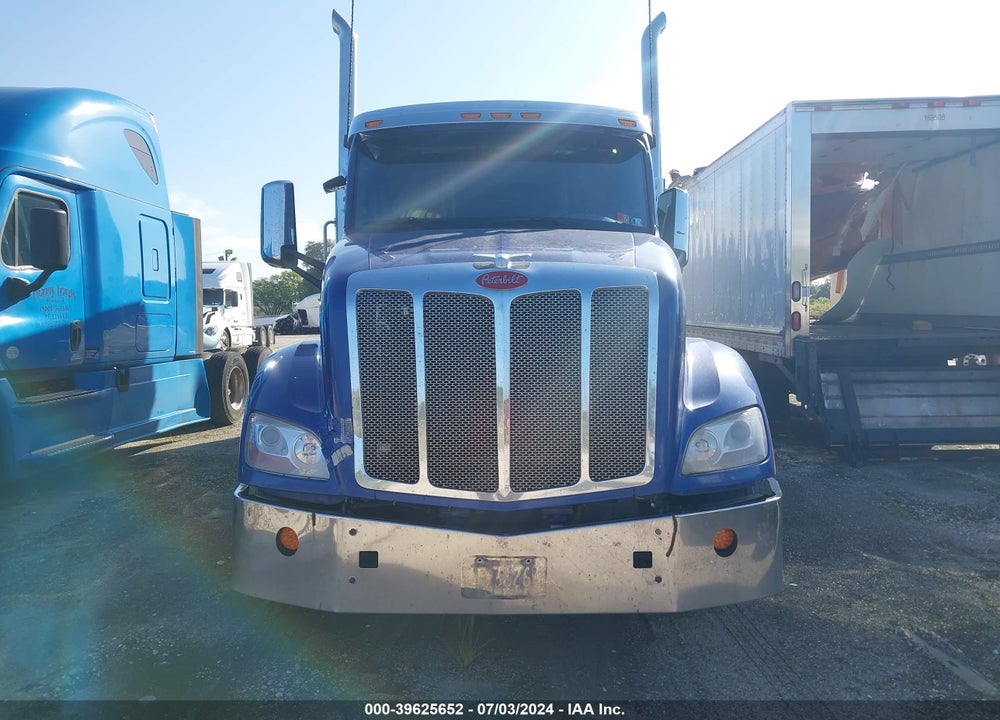2015 PETERBILT 579 VIN: 1XPBDP9X0FD277852