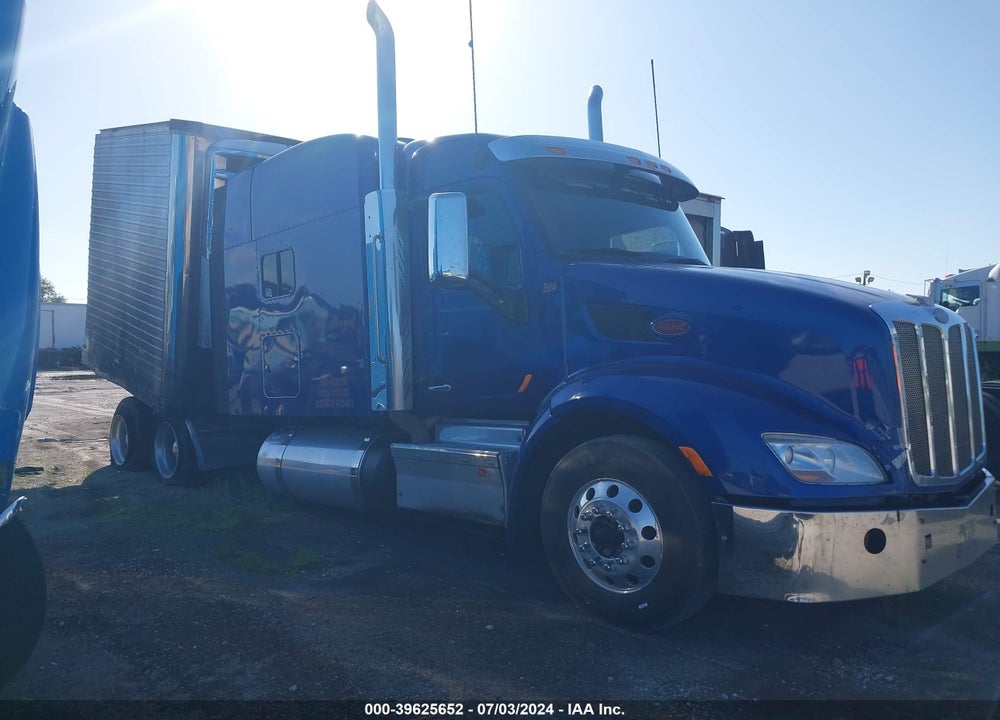 2015 PETERBILT 579 VIN: 1XPBDP9X0FD277852
