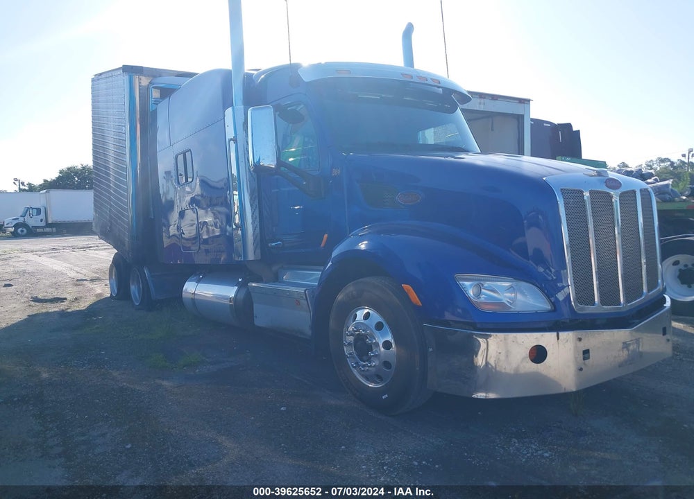 2015 PETERBILT 579 VIN: 1XPBDP9X0FD277852