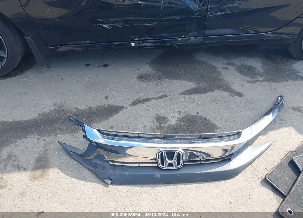 2018 HONDA CIVIC LX VIN: 2HGFC2F56JH525983