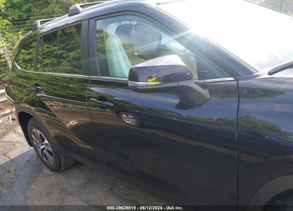 2024 TOYOTA HIGHLANDER XLE VIN: 5TDKDRBH1RS553335