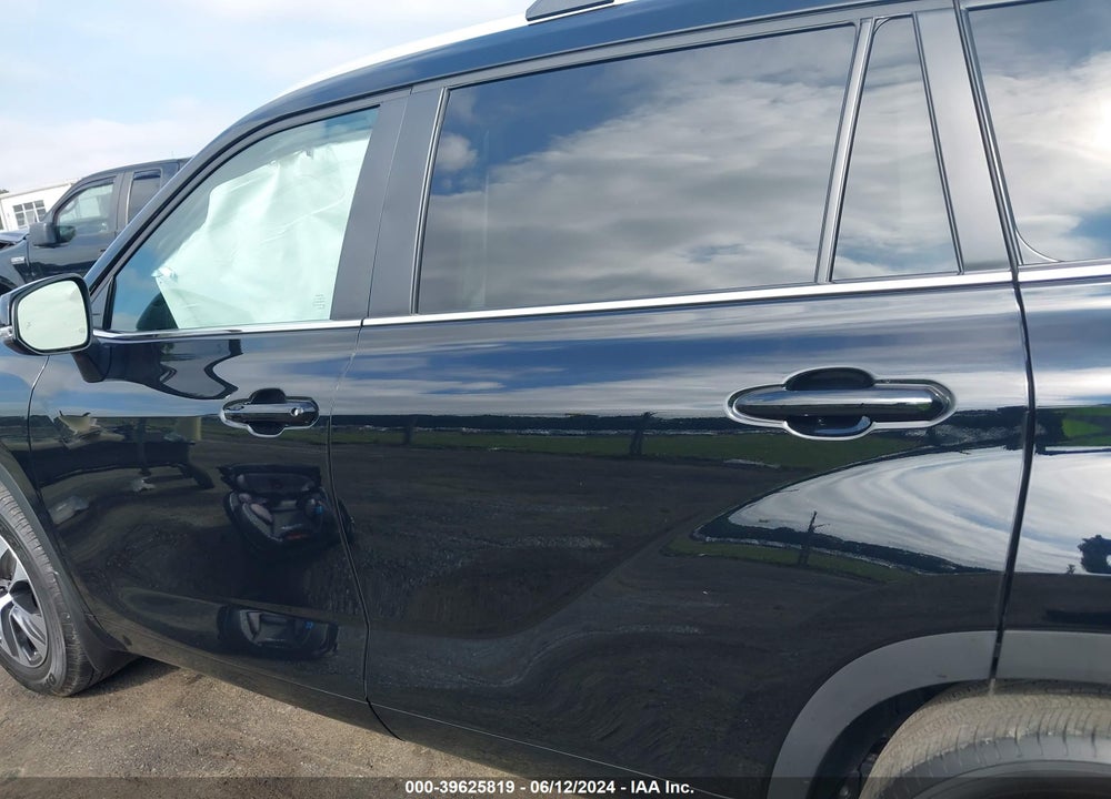 2024 TOYOTA HIGHLANDER XLE VIN: 5TDKDRBH1RS553335