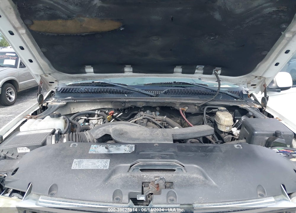 2004 CHEVROLET SUBURBAN 1500 LS VIN: 3GNEC16Z24G101333