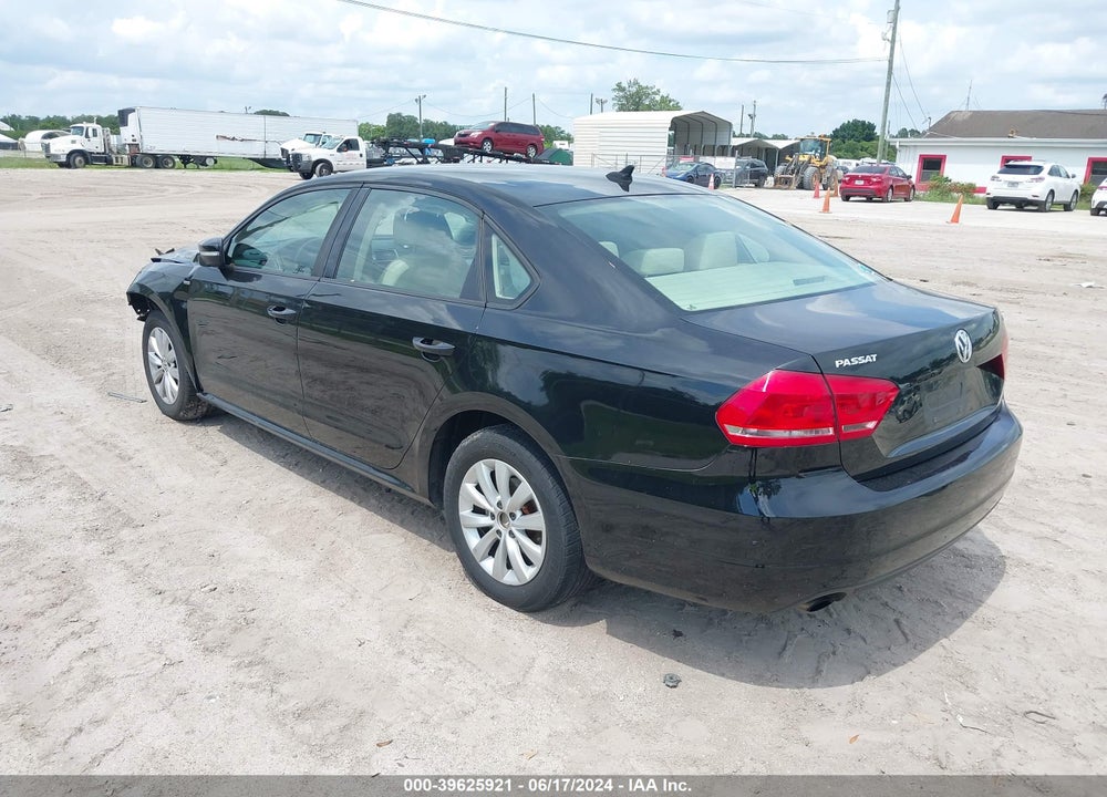 2015 VOLKSWAGEN PASSAT VIN: 1VWAT7A3XFC070946