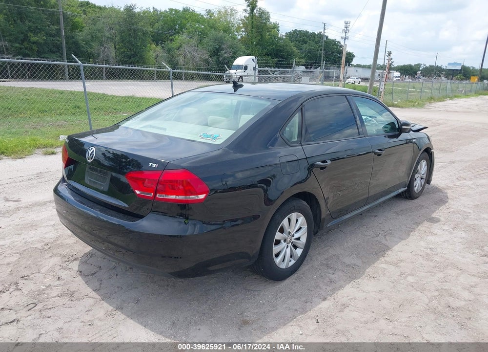 2015 VOLKSWAGEN PASSAT VIN: 1VWAT7A3XFC070946