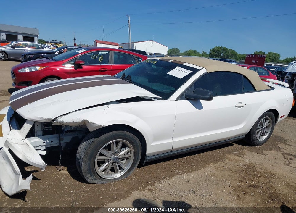 2005 FORD MUSTANG VIN: 1ZVFT84N455240181