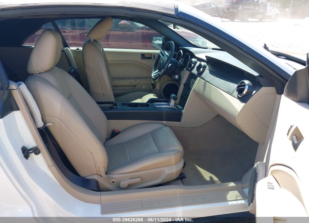 2005 FORD MUSTANG VIN: 1ZVFT84N455240181