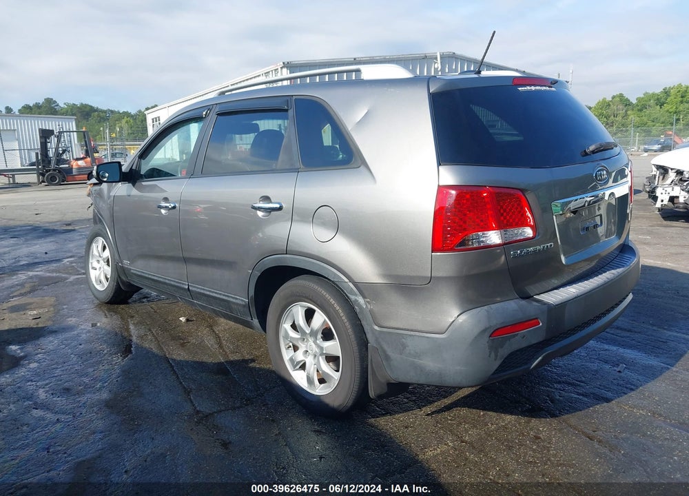 2011 KIA SORENTO LX VIN: 5XYKTCA11BG124736