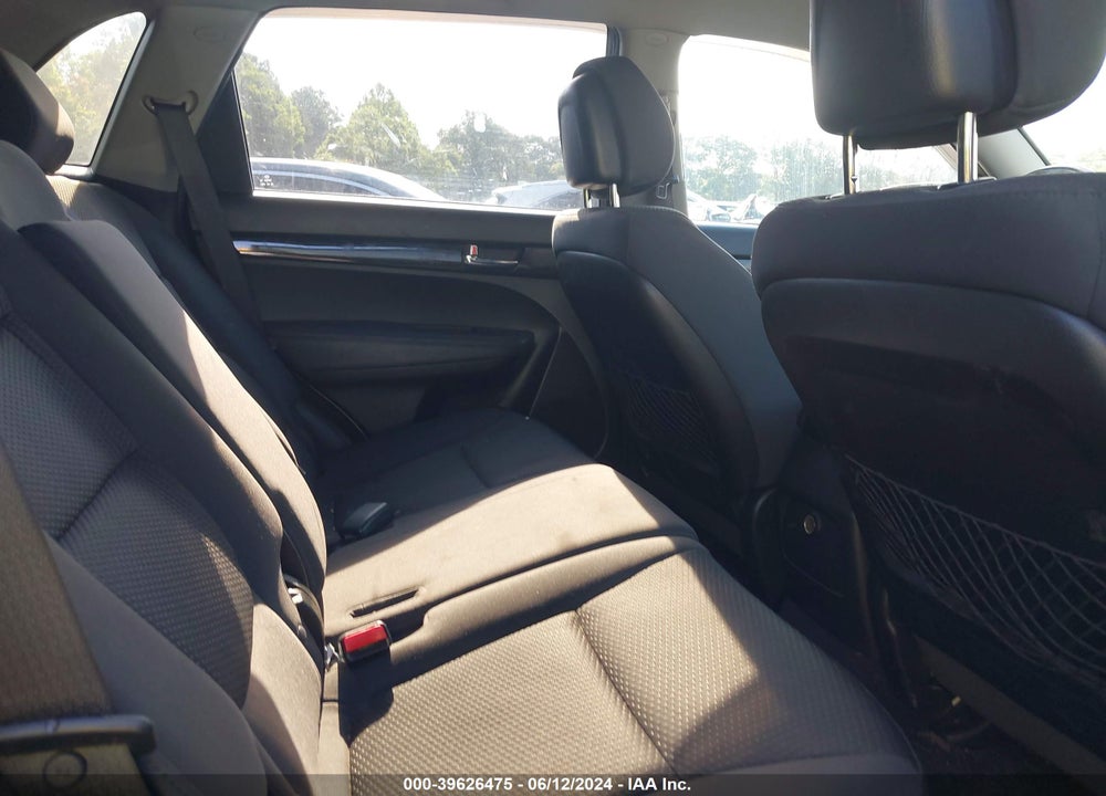 2011 KIA SORENTO LX VIN: 5XYKTCA11BG124736