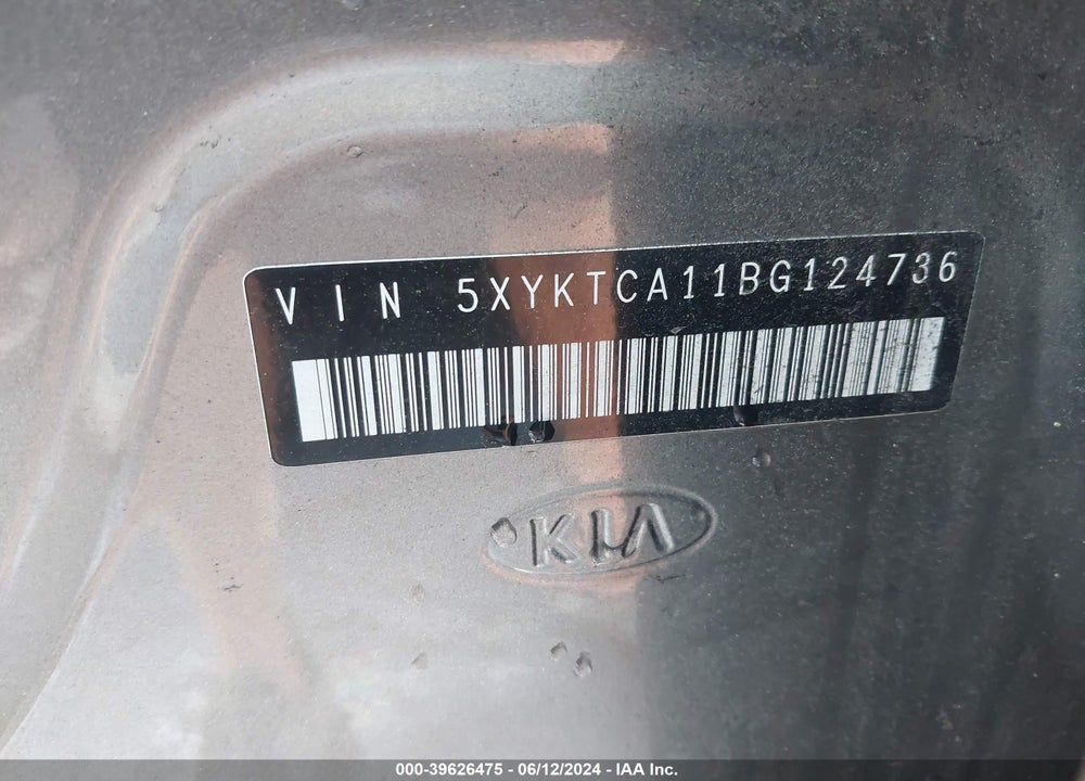 2011 KIA SORENTO LX VIN: 5XYKTCA11BG124736