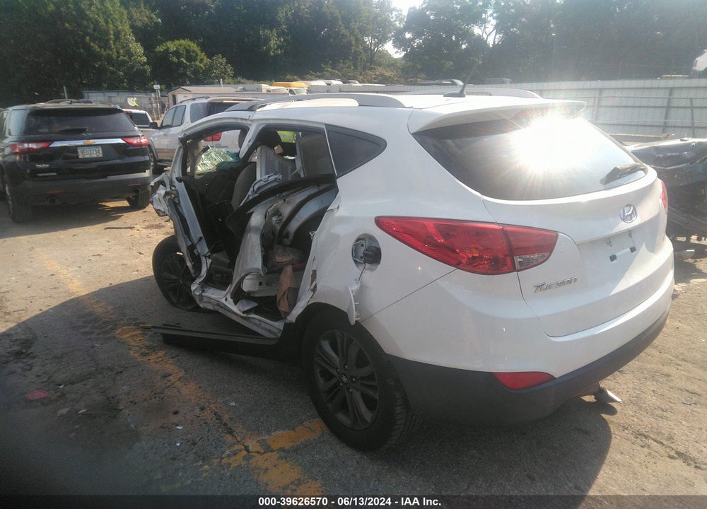 2015 HYUNDAI TUCSON SE VIN: KM8JU3AG6FU054079