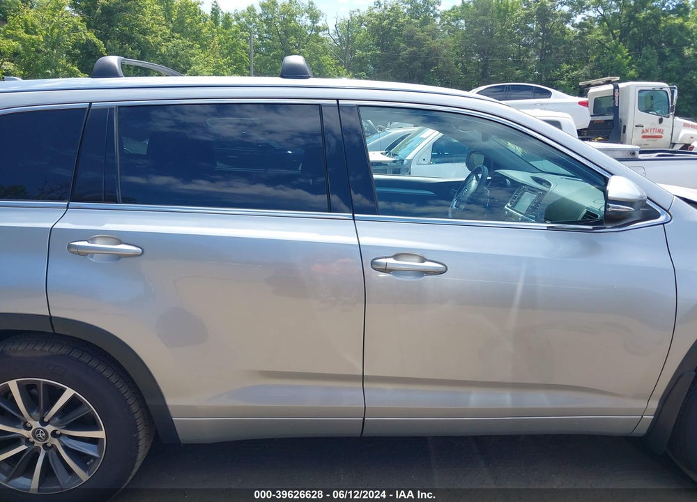 2018 TOYOTA HIGHLANDER XLE VIN: 5TDJZRFH6JS864240