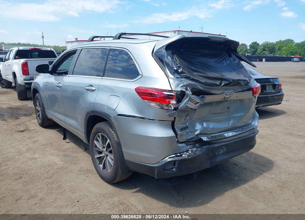 2018 TOYOTA HIGHLANDER XLE VIN: 5TDJZRFH6JS864240
