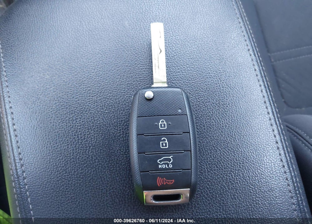 2017 KIA SORENTO 2.4L L VIN: 5XYPG4A34HG200640