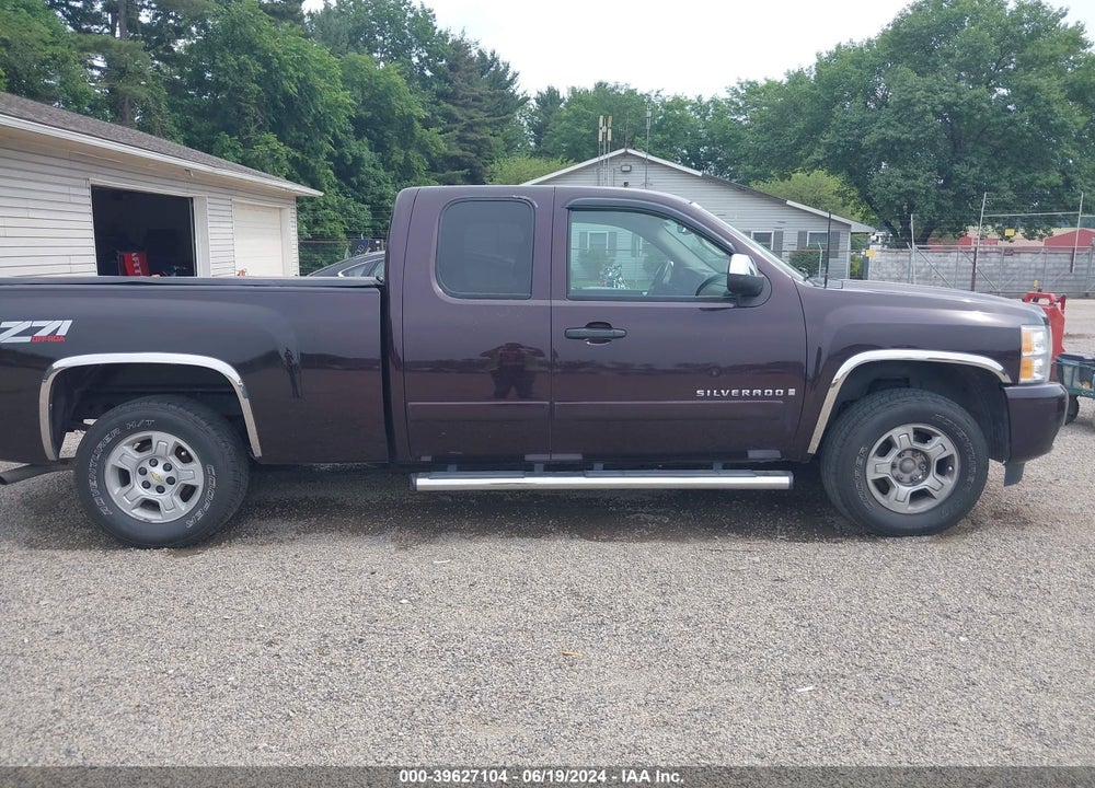 2008 CHEVROLET SILVERADO 1500 LT1 VIN: 2GCEK19J381138441