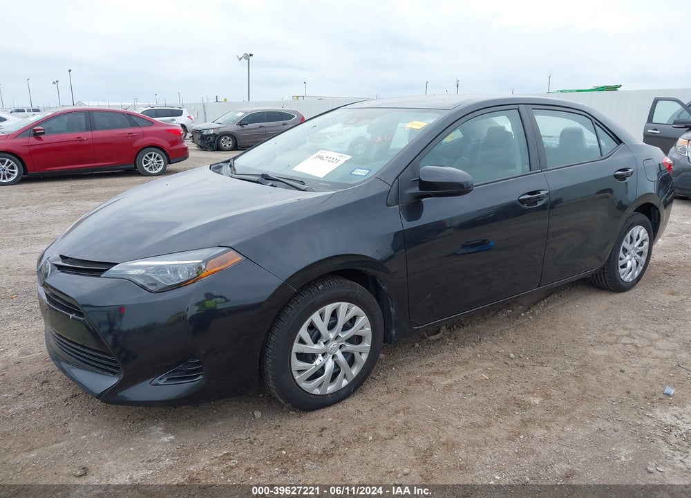2018 TOYOTA COROLLA LE VIN: 5YFBURHE1JP753657