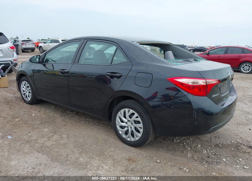 2018 TOYOTA COROLLA LE VIN: 5YFBURHE1JP753657