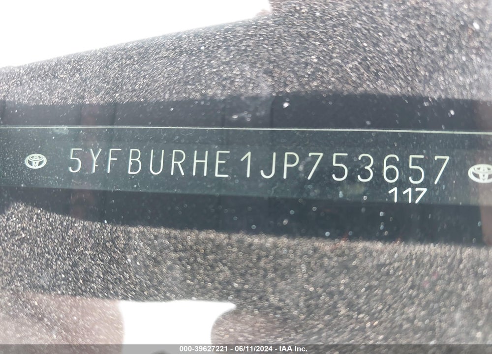2018 TOYOTA COROLLA LE VIN: 5YFBURHE1JP753657
