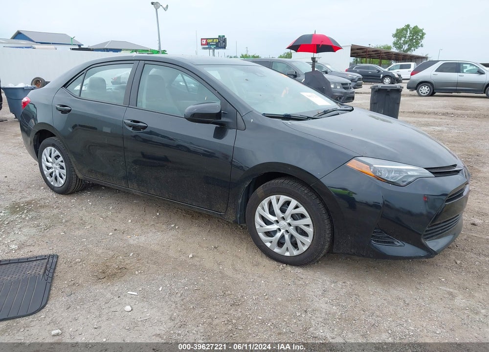 2018 TOYOTA COROLLA LE VIN: 5YFBURHE1JP753657