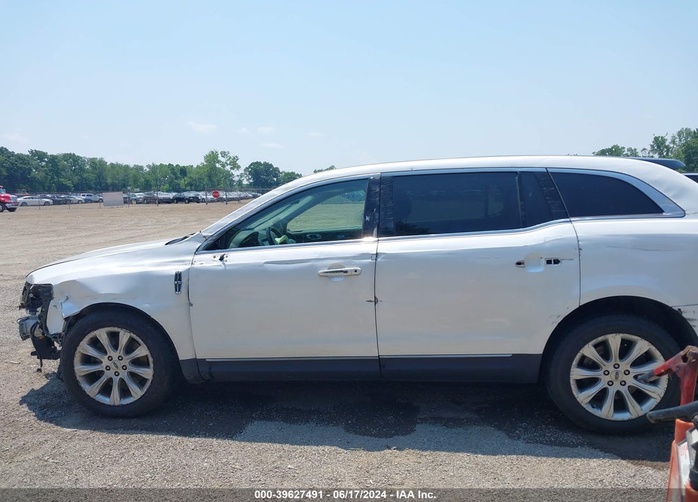 2013 LINCOLN MKT VIN: 2LMHJ5FK1DBL57018