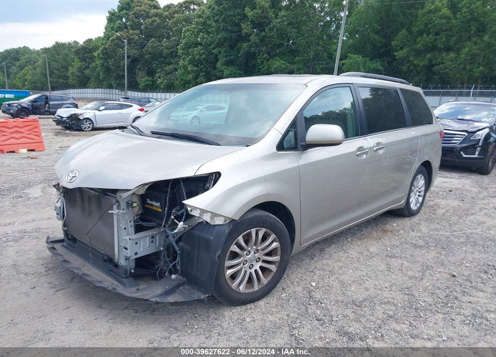 2015 TOYOTA SIENNA XLE 8 PASSENGER VIN: 5TDYK3DCXFS661429