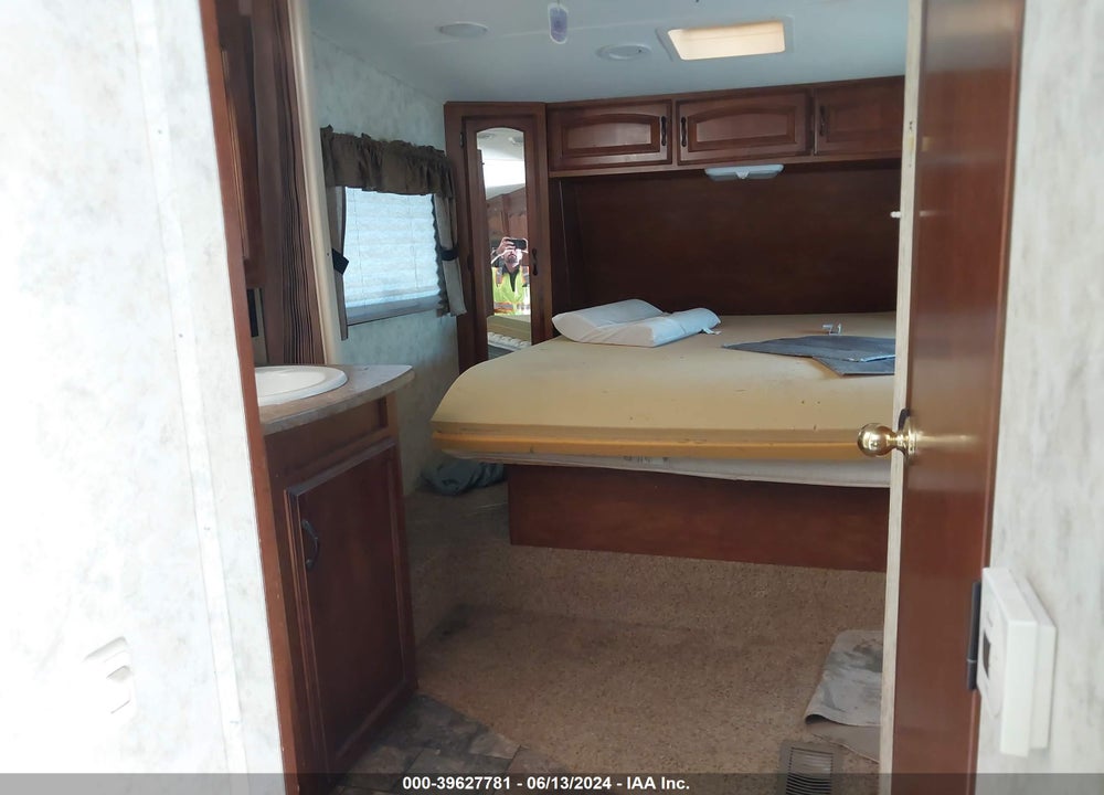 2012 FOREST RIVER CHAPPAREL 269BHS VIN: 5ZT3CLSB2CA305890