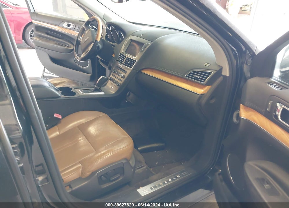 2011 LINCOLN MKT VIN: 2LMHJ5AR9BBJ51317