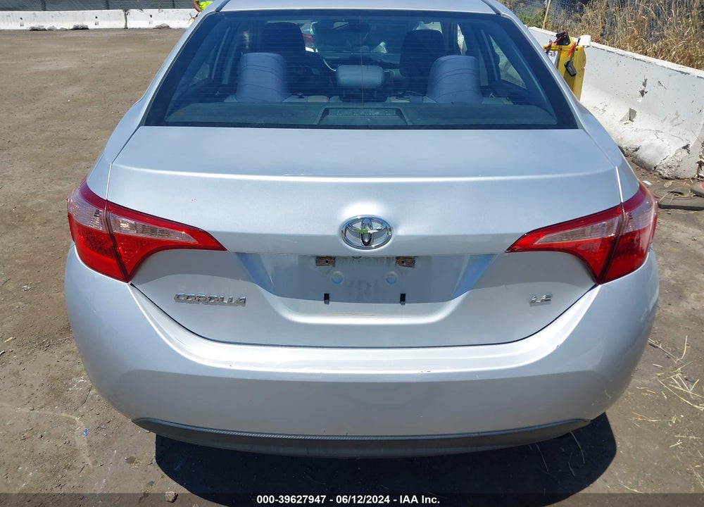 2018 TOYOTA COROLLA LE VIN: 5YFBURHE8JP761979