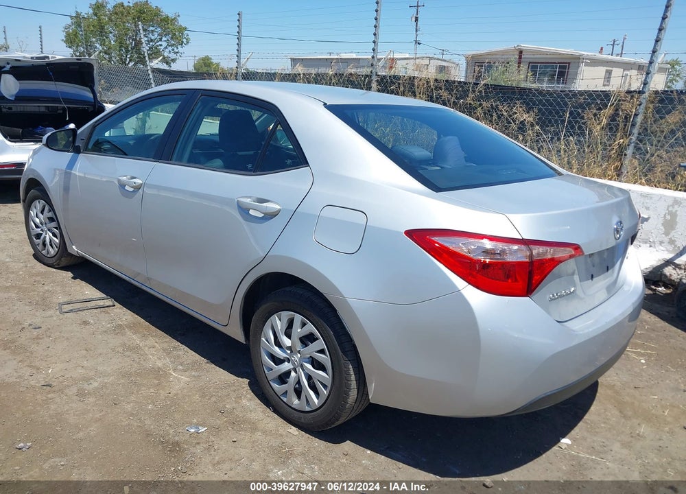 2018 TOYOTA COROLLA LE VIN: 5YFBURHE8JP761979