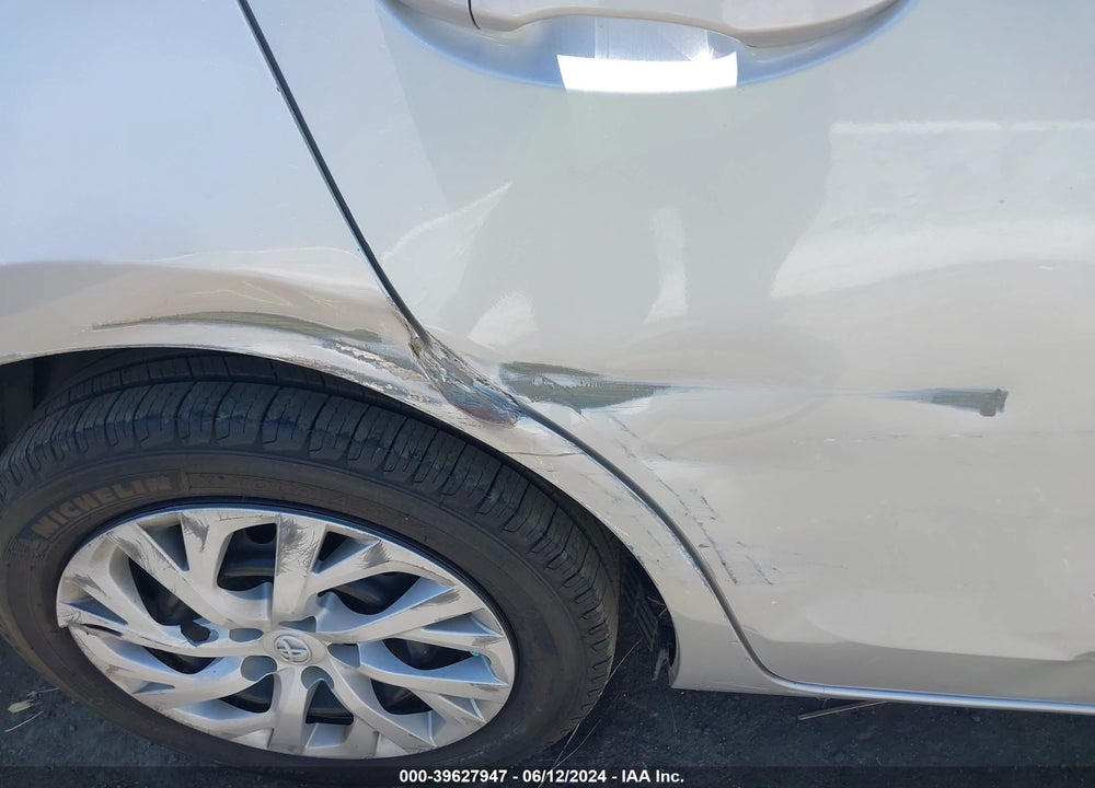 2018 TOYOTA COROLLA LE VIN: 5YFBURHE8JP761979