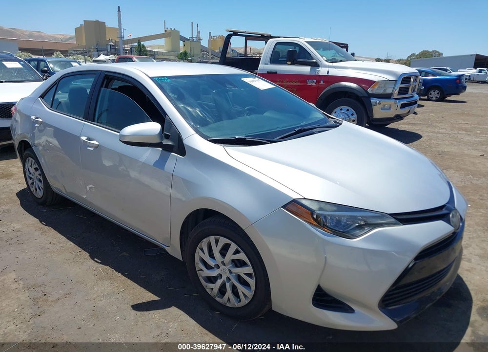 2018 TOYOTA COROLLA LE VIN: 5YFBURHE8JP761979