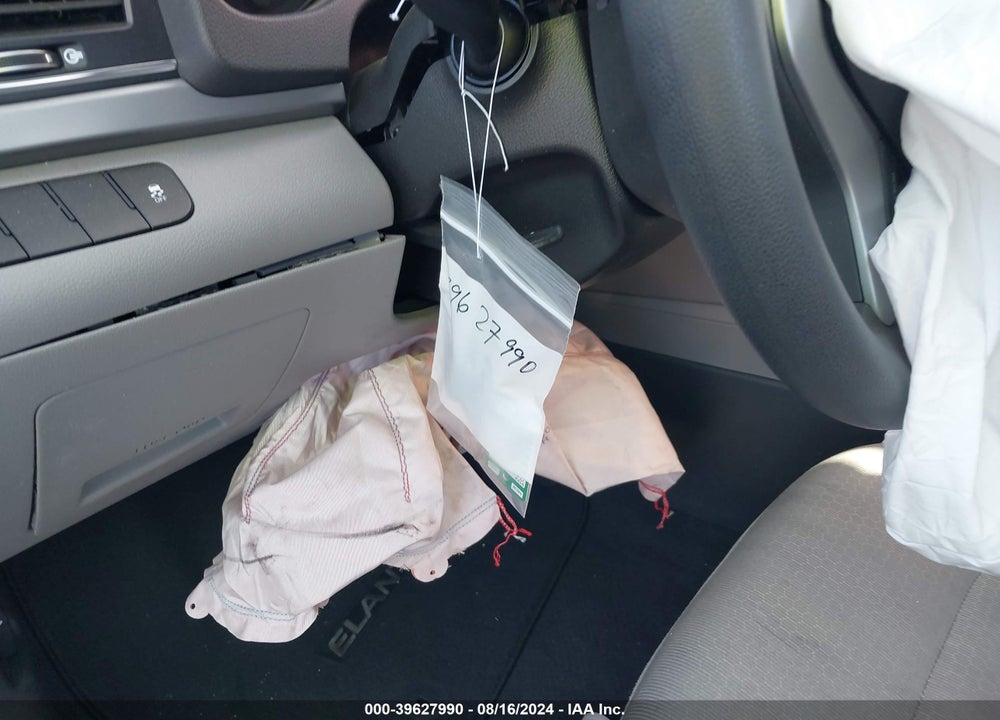 2017 HYUNDAI ELANTRA SE VIN: 5NPD84LF7HH153250