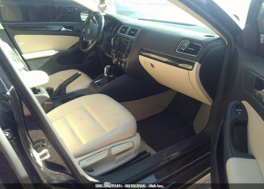 2016 VOLKSWAGEN JETTA 1.8T SEL VIN: 3VWL07AJ9GM365519