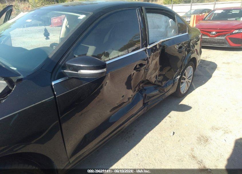 2016 VOLKSWAGEN JETTA 1.8T SEL VIN: 3VWL07AJ9GM365519