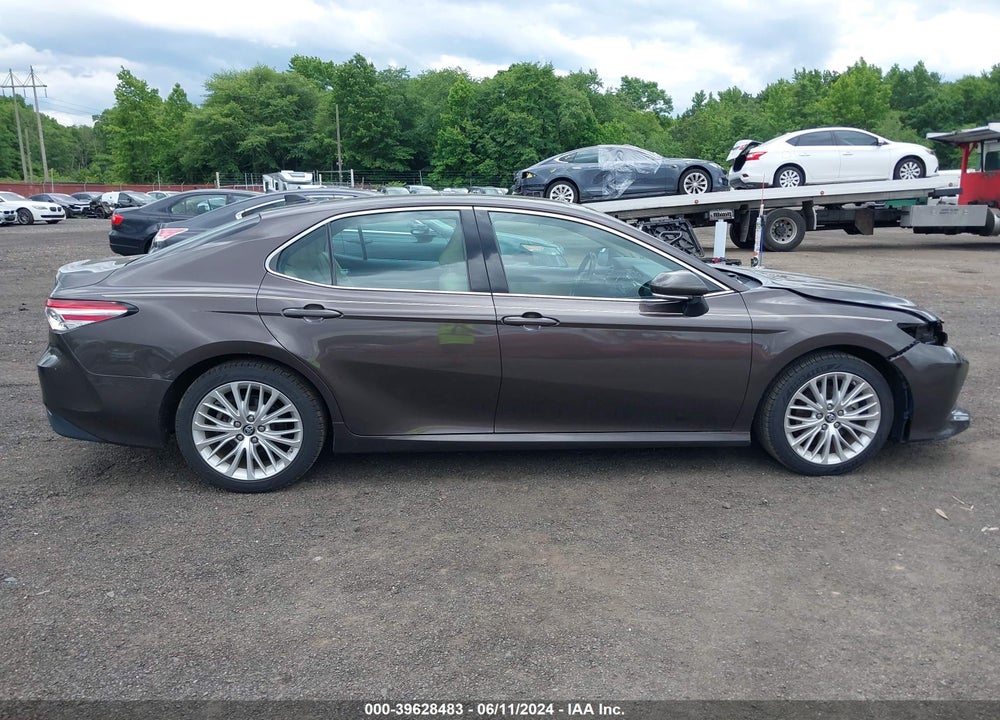 2019 TOYOTA CAMRY XLE VIN: 4T1B11HK2KU789356