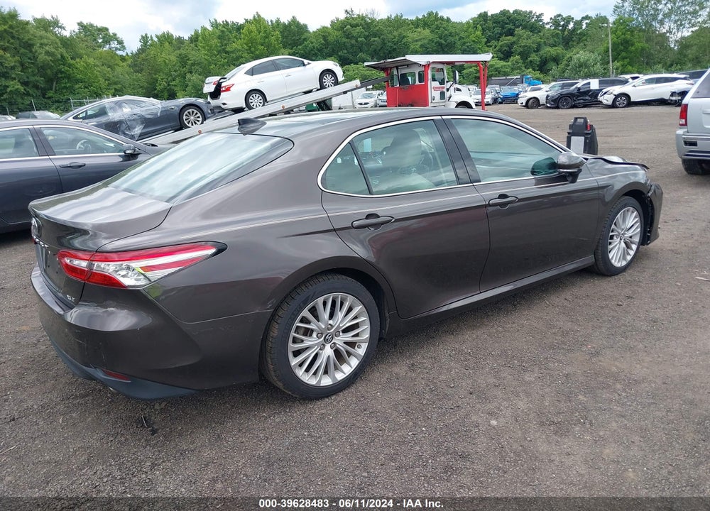 2019 TOYOTA CAMRY XLE VIN: 4T1B11HK2KU789356