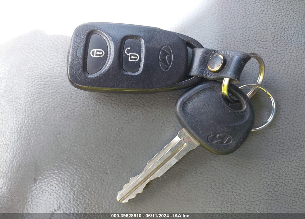 2007 HYUNDAI SANTA FE GLS VIN: 5NMSG13D77H000905